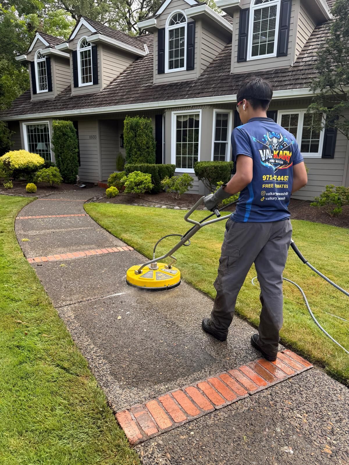 House washing — soft wash siding